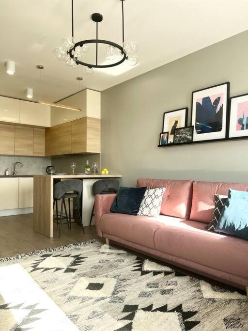 Luxury Pearl With Parking Place In Holesovice * Praha