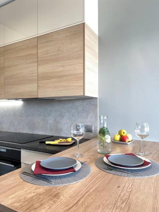 Luxury Pearl With Parking Place In Holesovice Apartment Prague